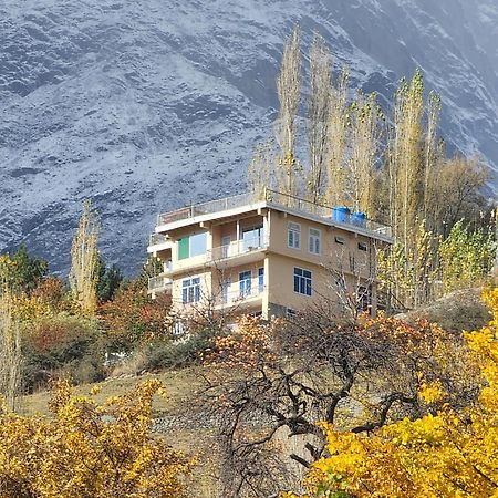 Готель Hunza Lounge Karimabad  Екстер'єр фото