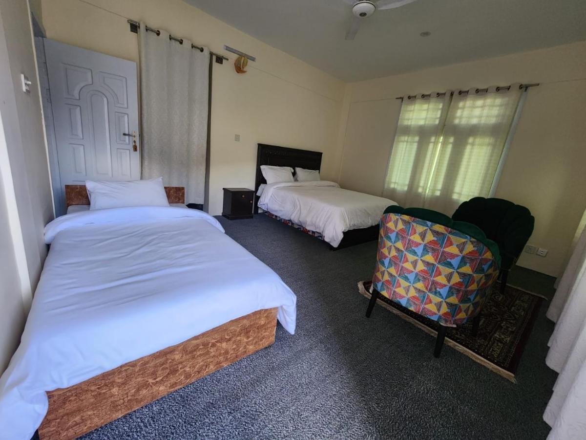 Готель Hunza Lounge Karimabad  Екстер'єр фото