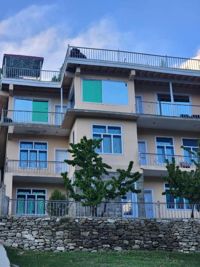 Готель Hunza Lounge Karimabad  Екстер'єр фото