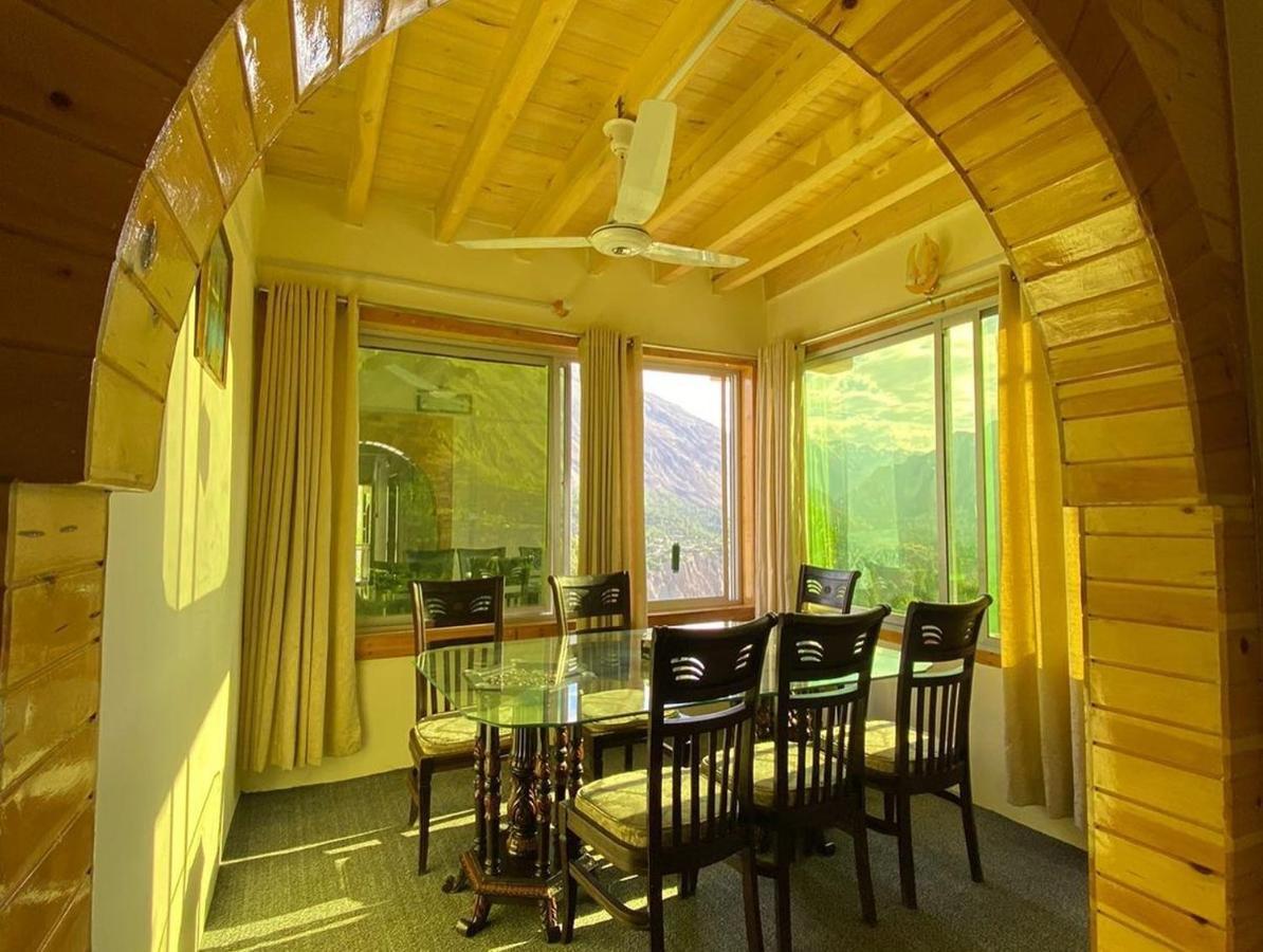 Готель Hunza Lounge Karimabad  Екстер'єр фото