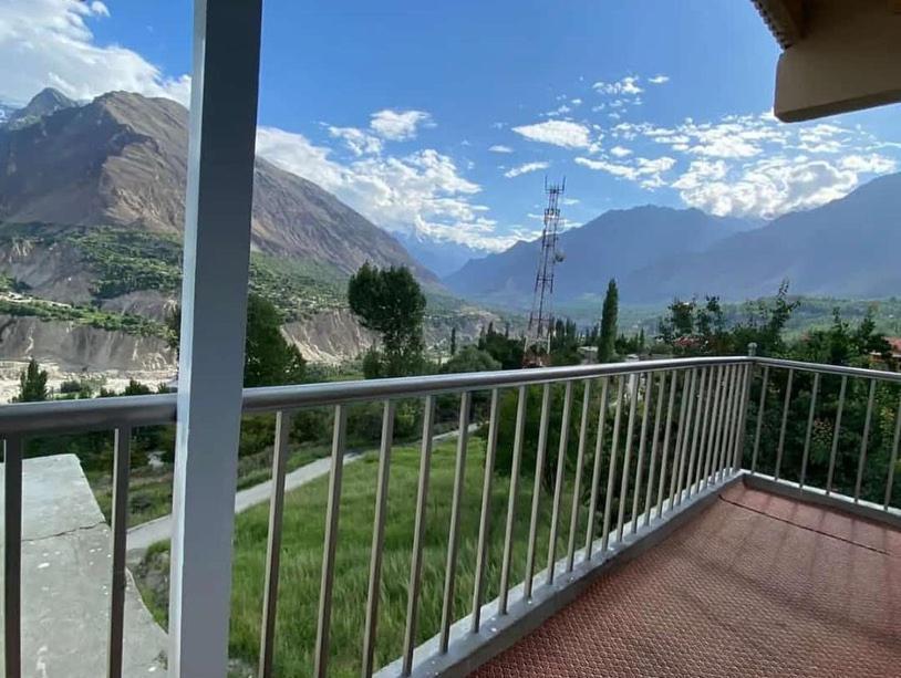 Готель Hunza Lounge Karimabad  Екстер'єр фото