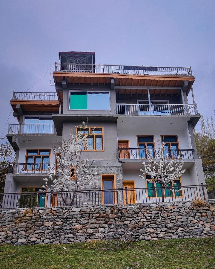Готель Hunza Lounge Karimabad  Екстер'єр фото