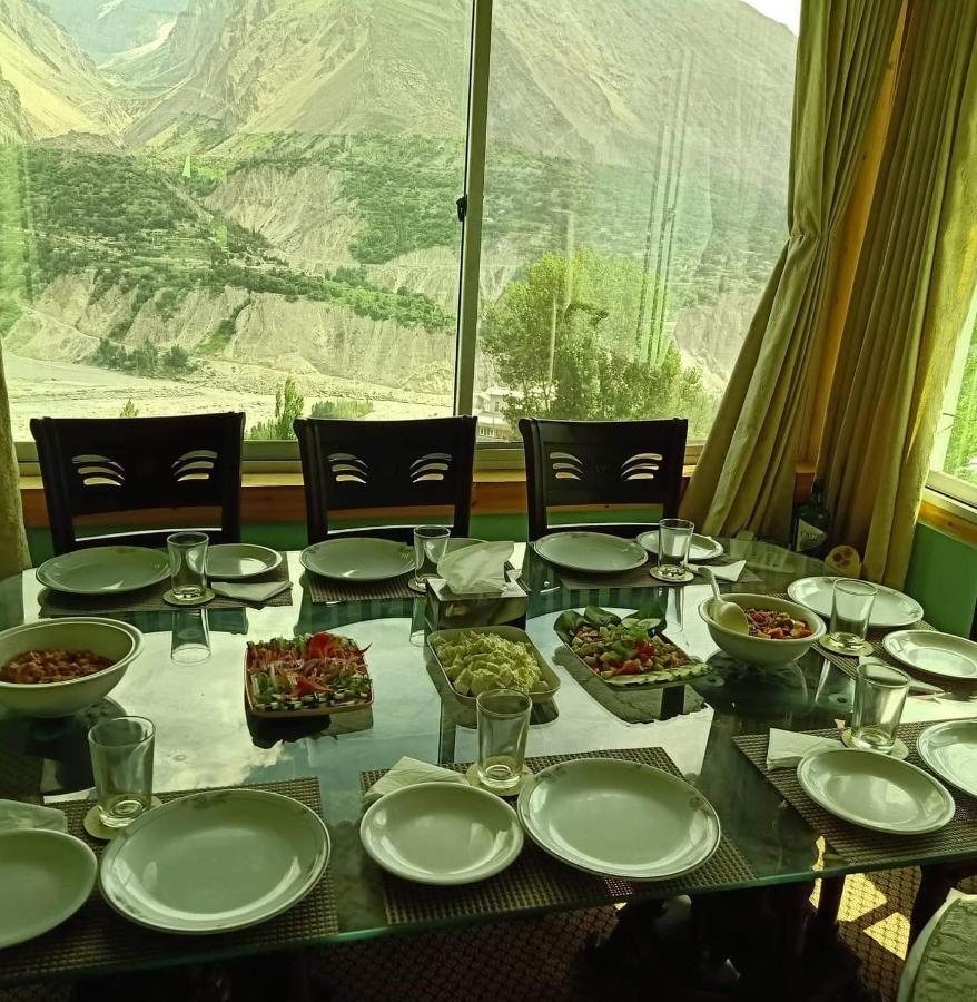 Готель Hunza Lounge Karimabad  Екстер'єр фото