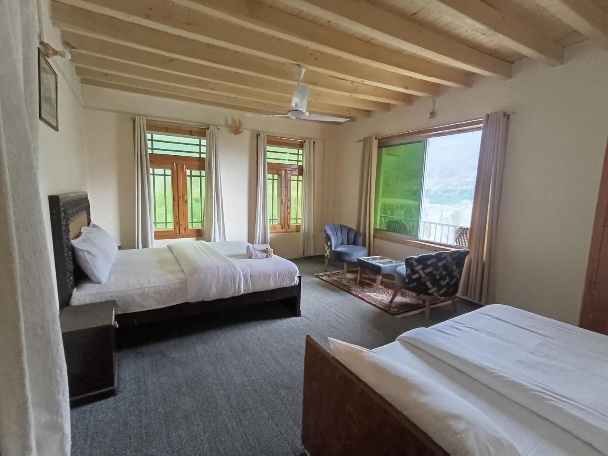 Готель Hunza Lounge Karimabad  Екстер'єр фото